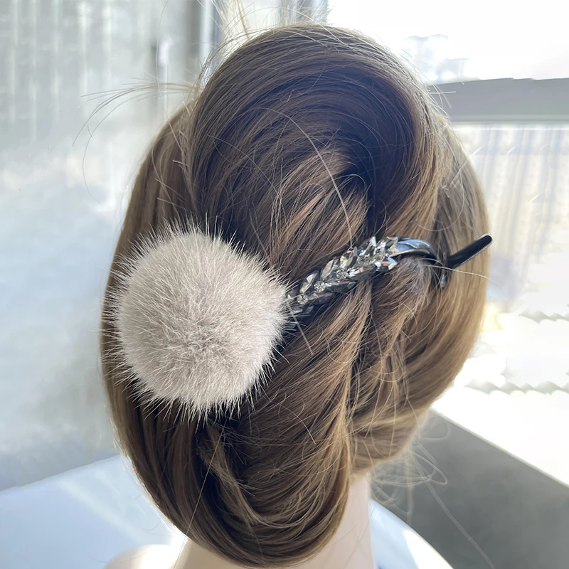 

Mink Fur Hair Clip Ball Summer Grab Clip Y2K Accessories 2025 New Shark Clip Acrylic Pompom Hair Grab Hair Accessories Hairpin