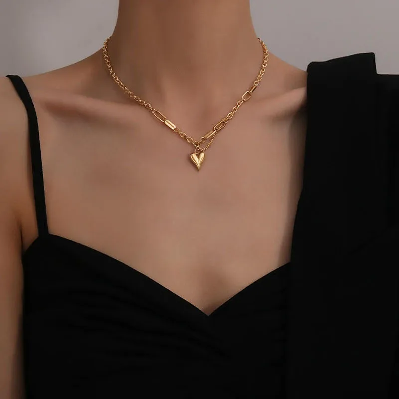 Collar con colgante de corazón de Color dorado para mujer, cadena de clavícula para niñas, joyería, REGALOS FESTIVOS, nueva tendencia