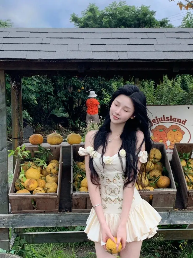 Abiti da donna al ginocchio 2025 Donna senza maniche Prospettiva trasparente trasparente scavato scavato traforato ritaglio cut-out