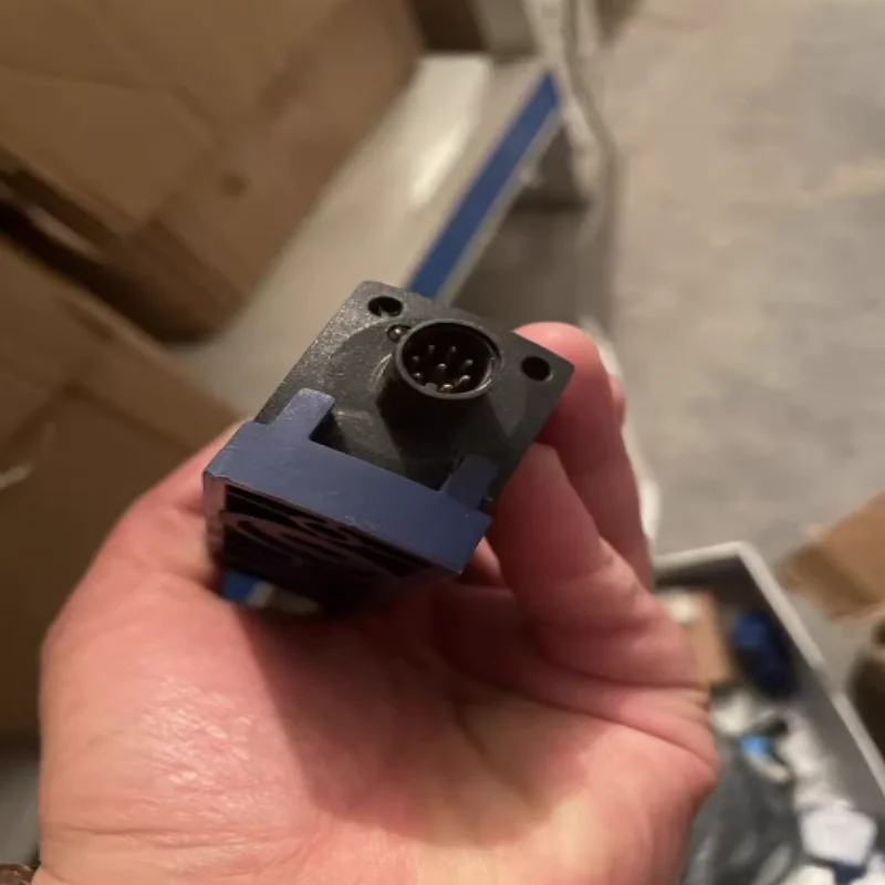 Brand new original limit switch T.064-21Y-R  T4D.064-21Y r=90°  T.250-11ZUE-122  CSS14-34-S-D-M-ST