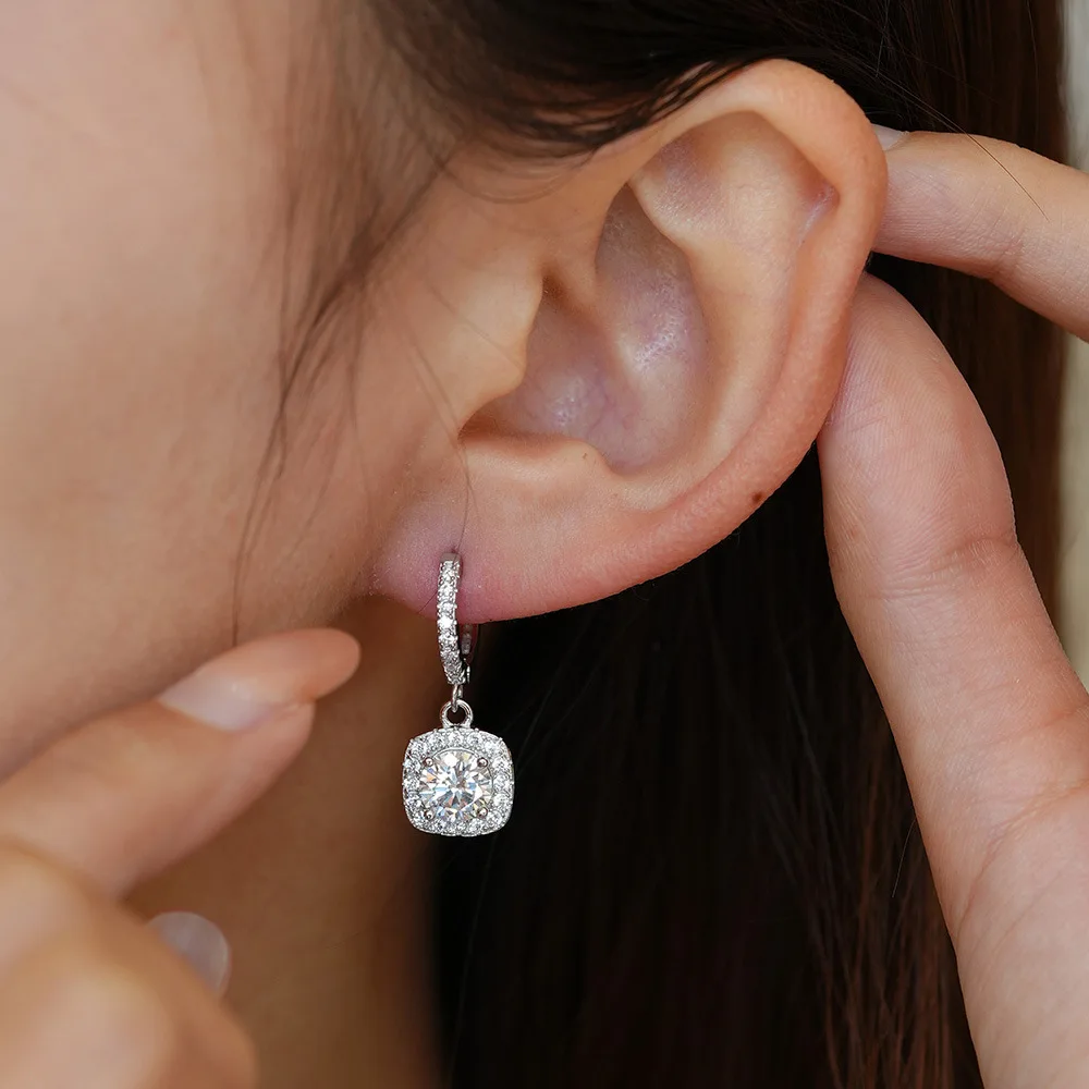 Light luxury 18K white gold and platinum PT950 moissanite earrings luxury square package moissanite earrings