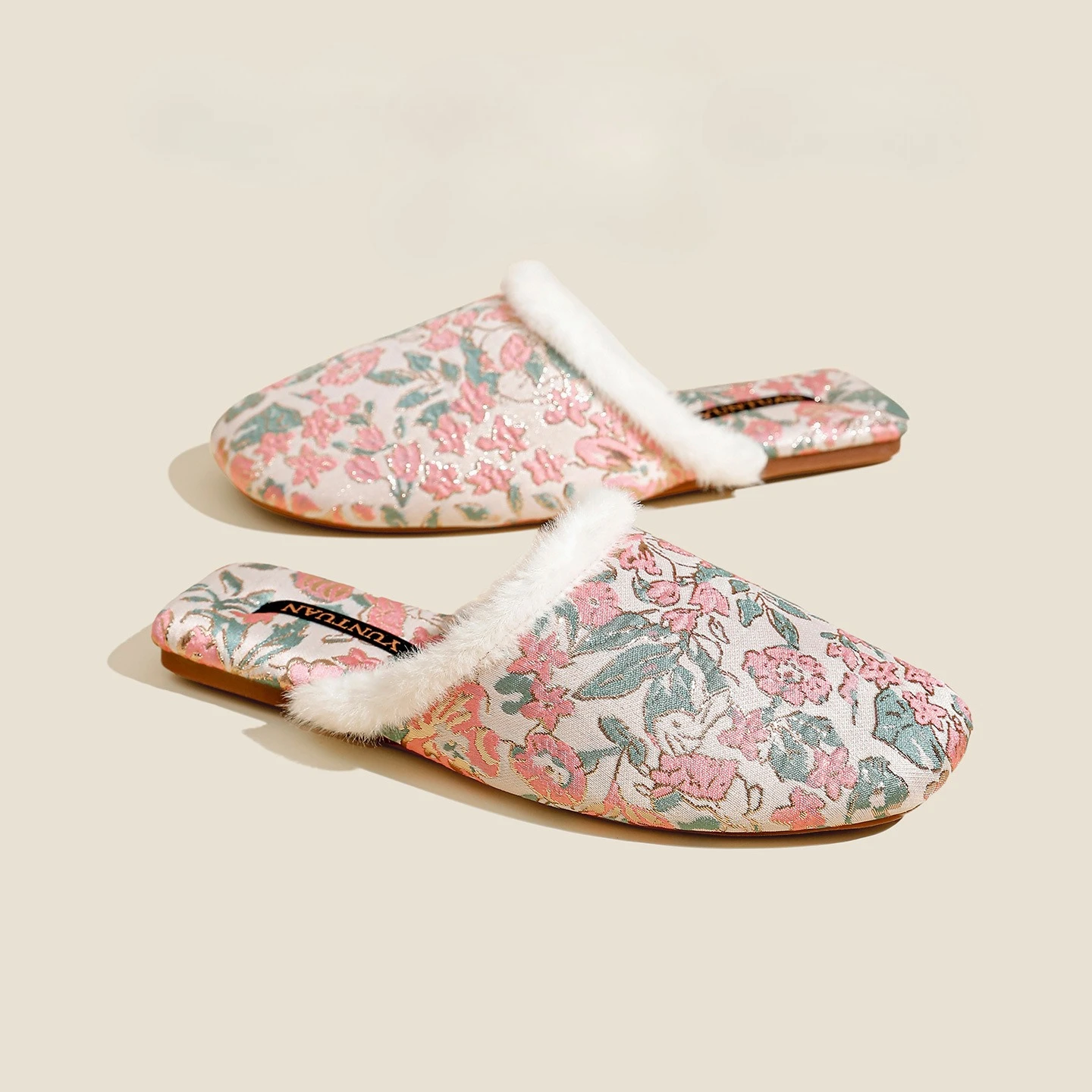 الخريف الشتاء صوف مبطن الأزهار نمط الجاكار النمط الصيني النعال القطنية الدافئة للاستخدام المنزلي للنساء مع زخرفة فرو المنك