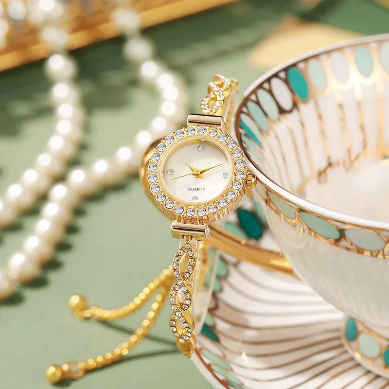 2024 женские наручные часы с маленьким циферблатом, женские часы-браслет, кварцевые, для отдыха, популярные, элегантные часы, золотые часы, час, дамы 2024 женские наручные часы с маленьким циферблатом, женские часы-браслет, кварцевые, для отдыха, популярные, элегантные часы, золотые часы, час, дамы