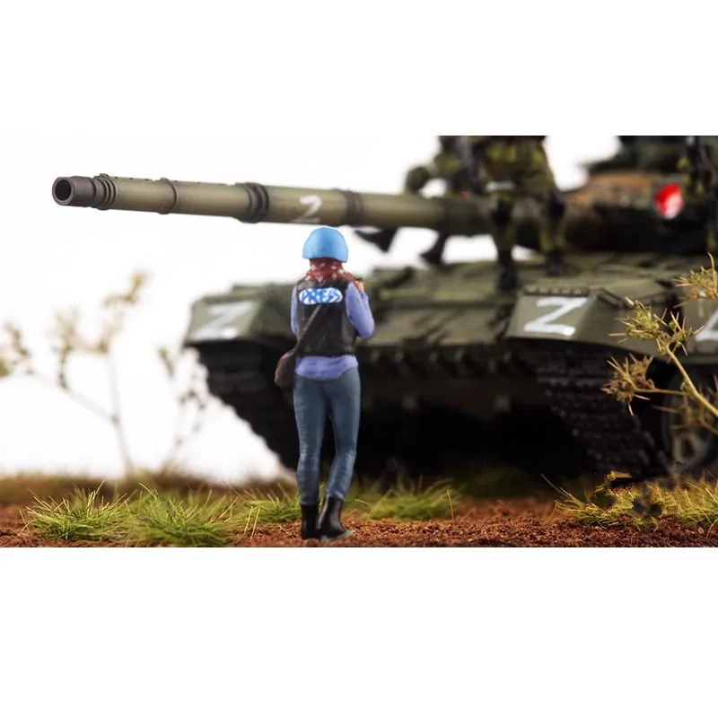 1:72 Scale Model 1 Pcs Resin Female Reporter Soldiers Action Figure Toys Scene Accessory Dolls DIsplay Collection Fans Gifts