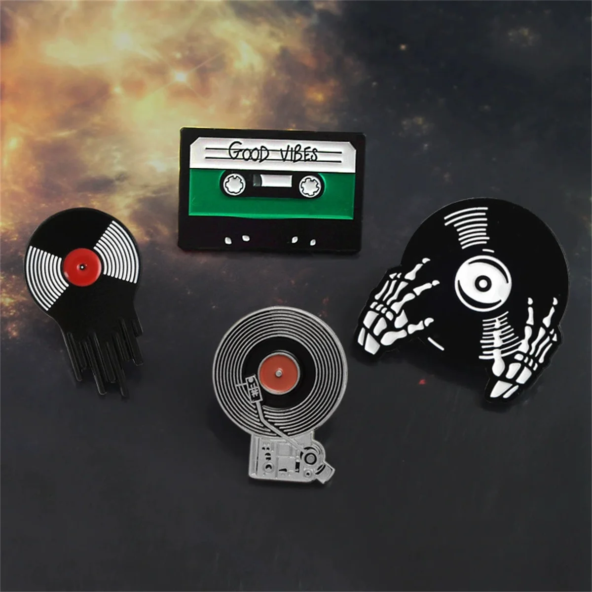 1Pc Creative Unique Cassette Radio Brooch Cartoon Cute Vinyl Record Pin Clothing Bag Jewelry Accessories Party Birthday Gift