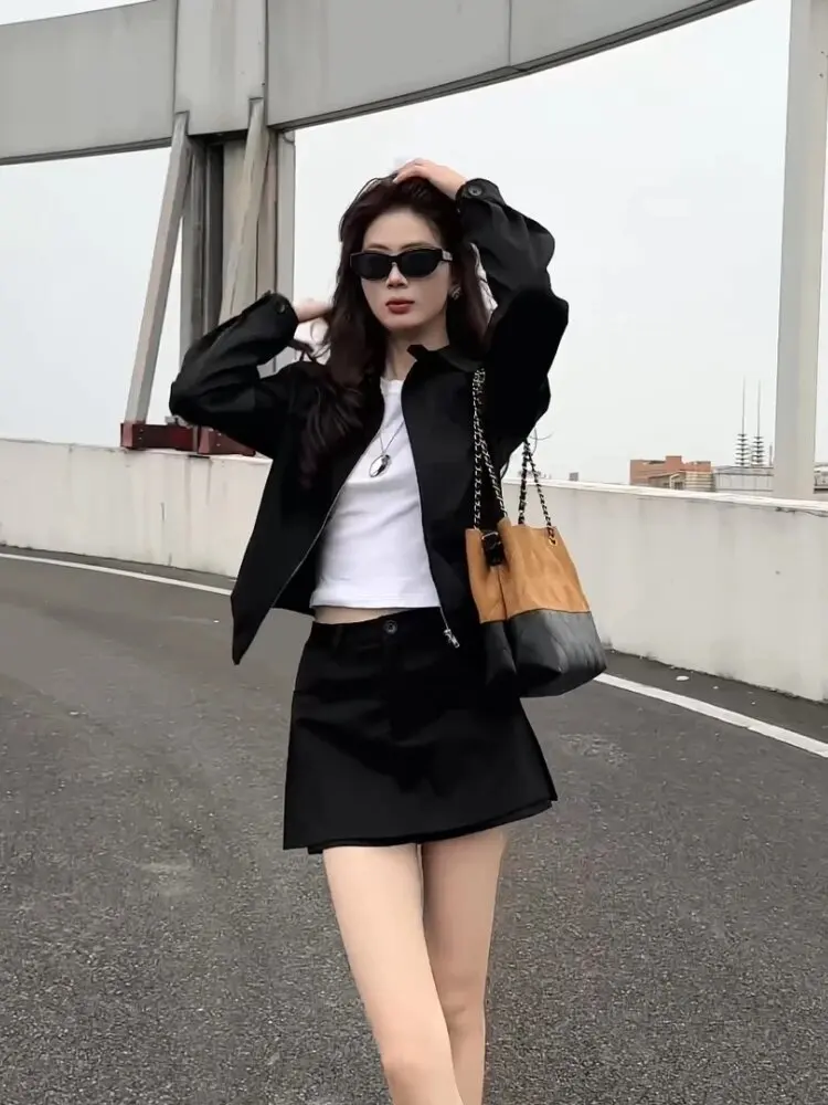 

Черный укороченный жакет и юбка А-силуэта с высокой талией: модный комплект для ранней весны, элегантный стиль, на молнии, с длинными рукавами