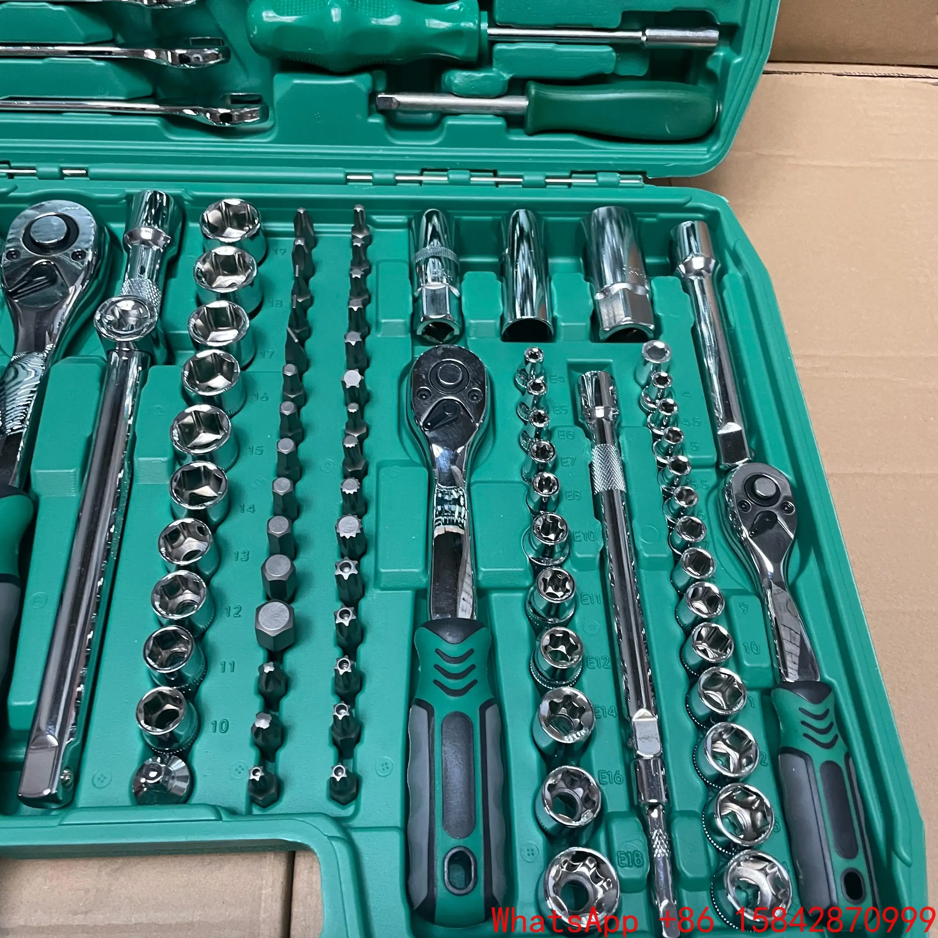 Set di riparazione auto da 216 pezzi di qualità tedesca Set di chiavi a manica multifunzionale Riparazione auto con chiave a cricchetto con involucro combinato