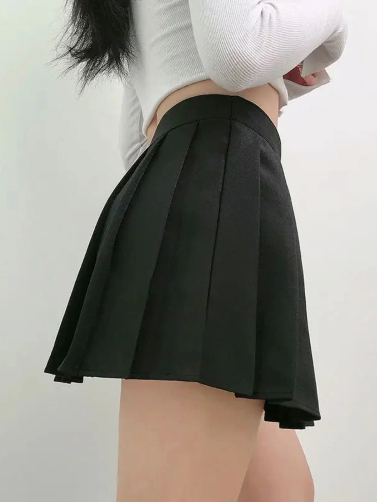 กระโปรงจีบสีดำเซ็กซี่พร้อมดีไซน์ห่วงขากระโปรงโพลีเอสเตอร์สตรีทสเลสำหรับหญิงสาวทรงเอ-ไลน์หรือความยาว