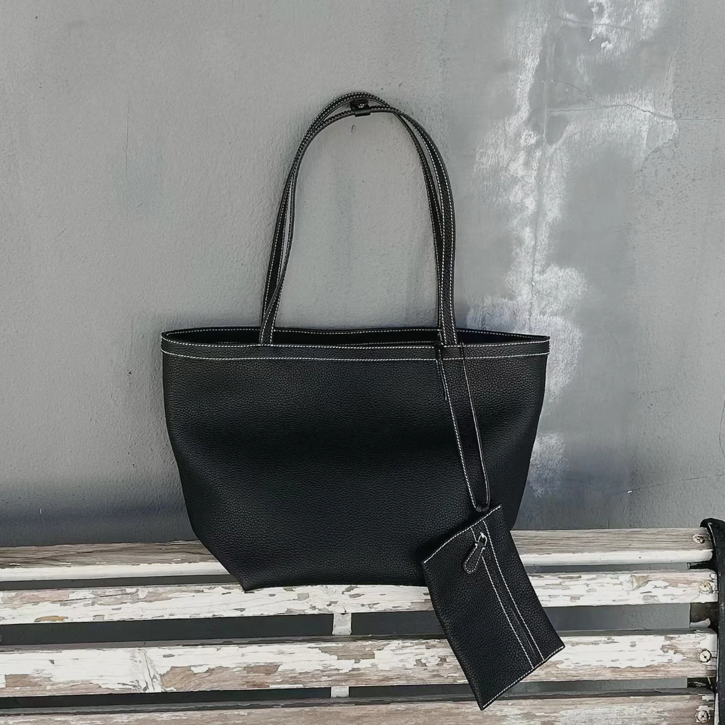 

Minimalist Genuine Leather Tote Bag for Women Large Capacity Top-Grain Cowhide Shoulder Handbag Casual Work Commuter Bag