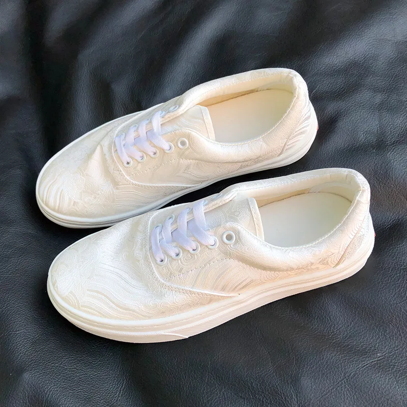 Outdoor Summer White Shoes New Chinese Low-top Board Shoes Large Size Men and Women Couple Versatile Trend Sports Leisure Shoes