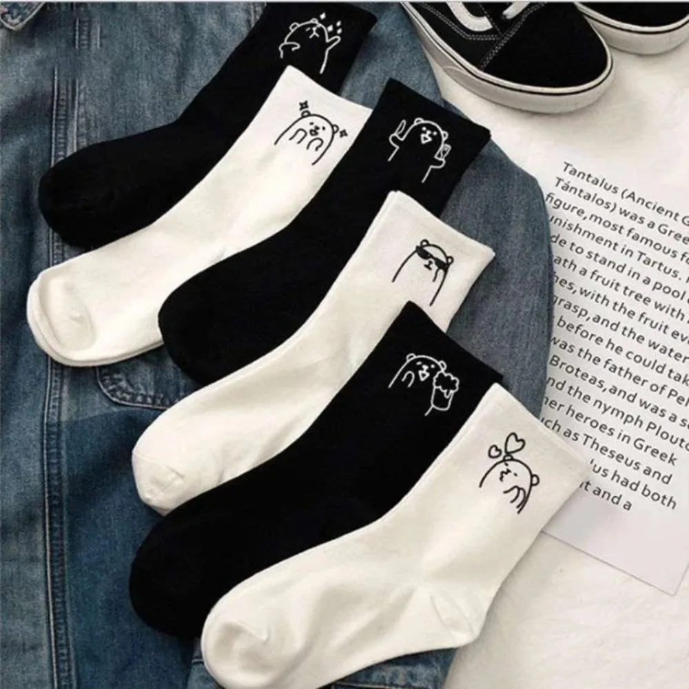 Korean Women\'s Socks Funny White Black Cartoon Bear Socks Kawaii Cute Solid Color Japanese Harajuku Trend Sock Носки Женские