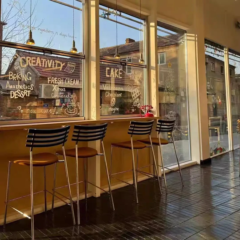 Деревянные минималистичные барные стулья, кремовый балкон, пластиковые барные стулья, дизайн, скандинавский шезлонг, уникальная мебель, профессиональная парикмахерская