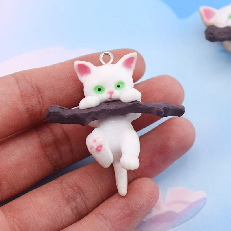 2pcs 3D Playing Branches White Cat Resin Charms Miniature Doll Cute Kitty Pendants For Keychain Necklace DIY Jewelry Make