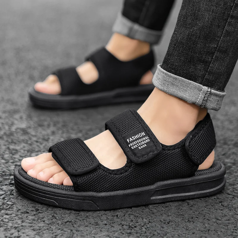 A Pair of Men's Sandals, New Style for Summer, Beach Sports, Non-Slip, Anti-Odor, Suitable for Driving, Versatile, Breathable, Wear-Resistant, Trendy