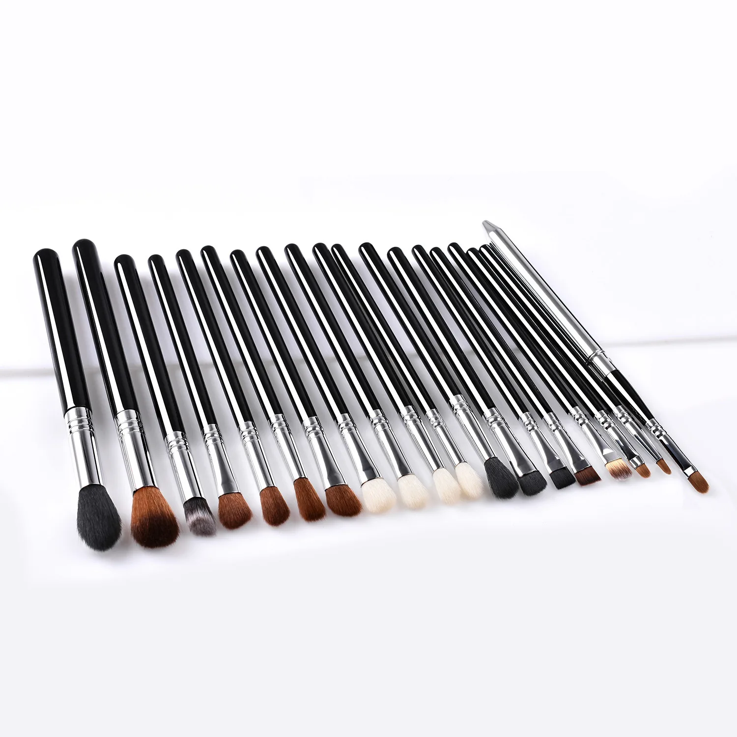 Professional Eye Makeup Brush Set 19Pcs Smudge Brush Loose Powder Eyeshadow Eyeliner Lips Blending Cosmetics Brushes Print Logo