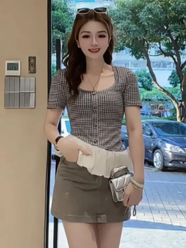 T-shirt à manches courtes pour femmes, col en U, à volants épissés, à carreaux, de tempérament français, nouveau haut court Slim, tendance, été