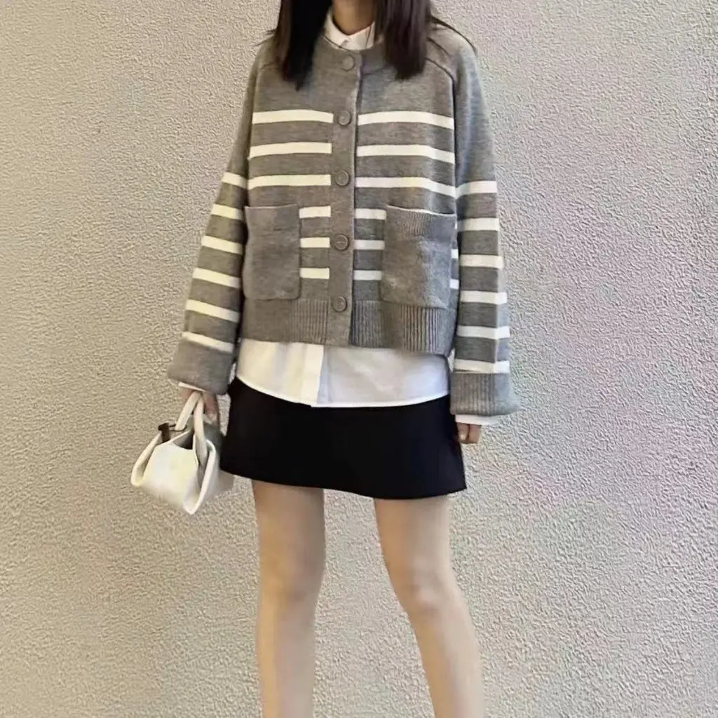 

Women's Casual round Neck Blended Knitted Cardigan Autumn New Style C's 1211698002