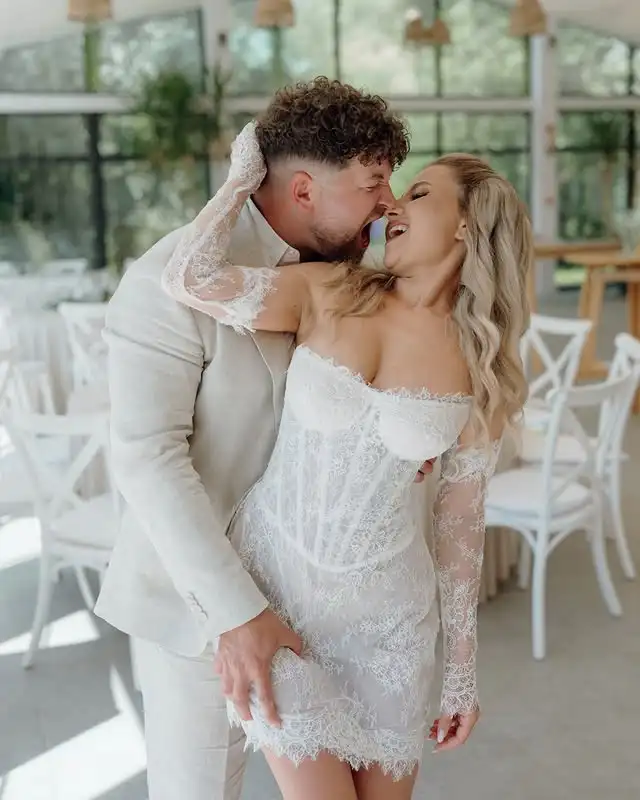 Customized Short Wedding Dress for Women Long Sleeve Lace Corset Bridal Gown Off Shoulder Mini Wedding Party Dress