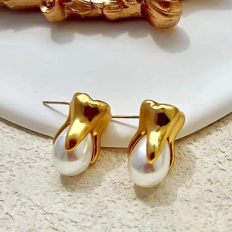 Vintage Teeth Shape Pearl Earrings Fashion Personalized Ladies jewelry Stud Earring Party Accessories Girls Gifts