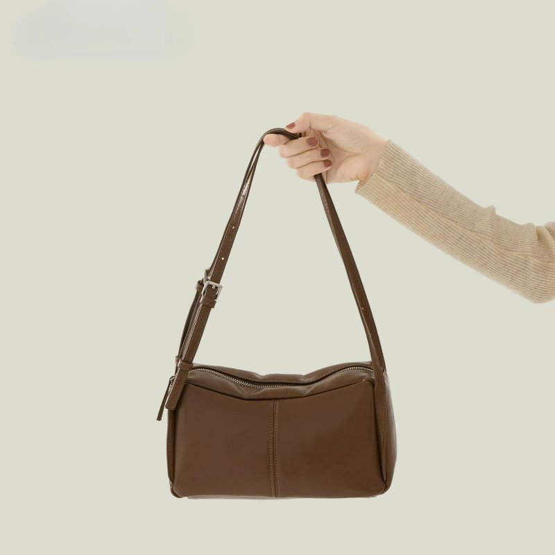 

Korean Style Vintage Leather Crossbody Bag Women Fashion Retro Shoulder Bag Casual Commuter Versatile and Lightweight Pillow Bag