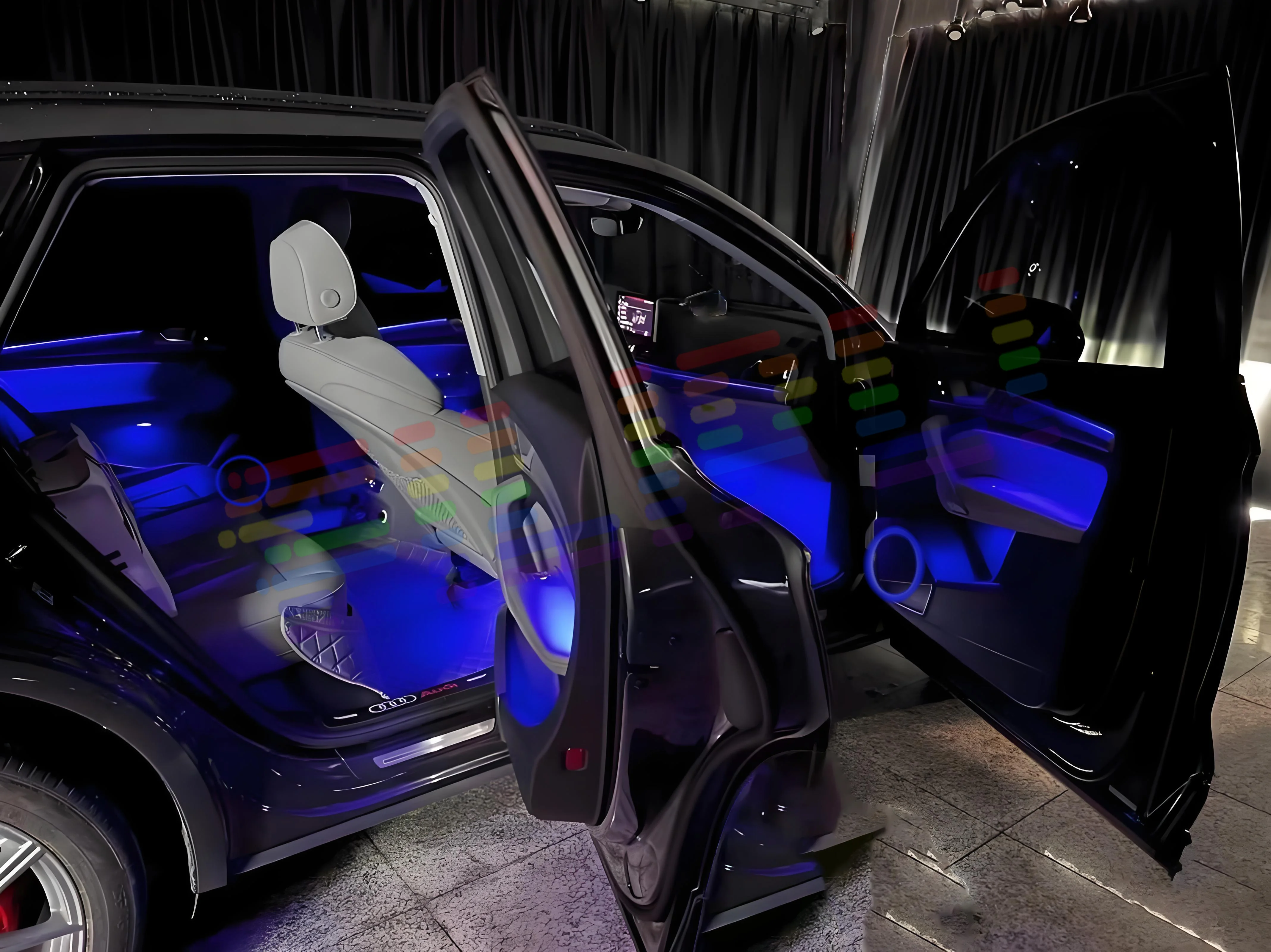 الإضاءة المحيطة الداخلية المصممة لمالك أودي Q2 Q3 Q4 Q5 Q7 Q8 تركز على تعزيز تجربة القيادة APP 12V