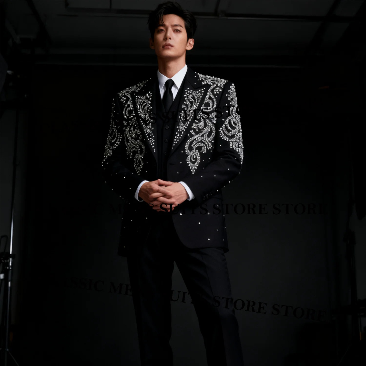 

Мужской костюм в стиле пальто по индивидуальному заказу, комплекты из 2 предметов, мужские пиджаки для жениха, роскошный свадебный смокинг со стразами и бисером, с остроконечными лацканами, Ropa hombre