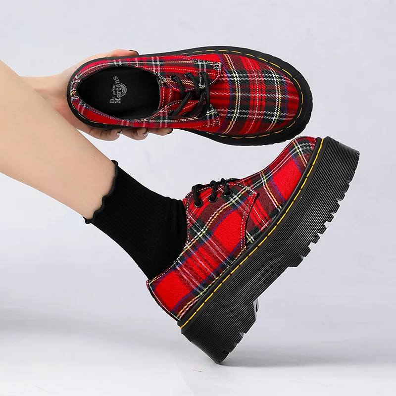 

2026 New Fashion Platform Boots Ladies High Quality Luxury Leather Boots Women New Retro Gothics Shoes Designer Shoes for Women