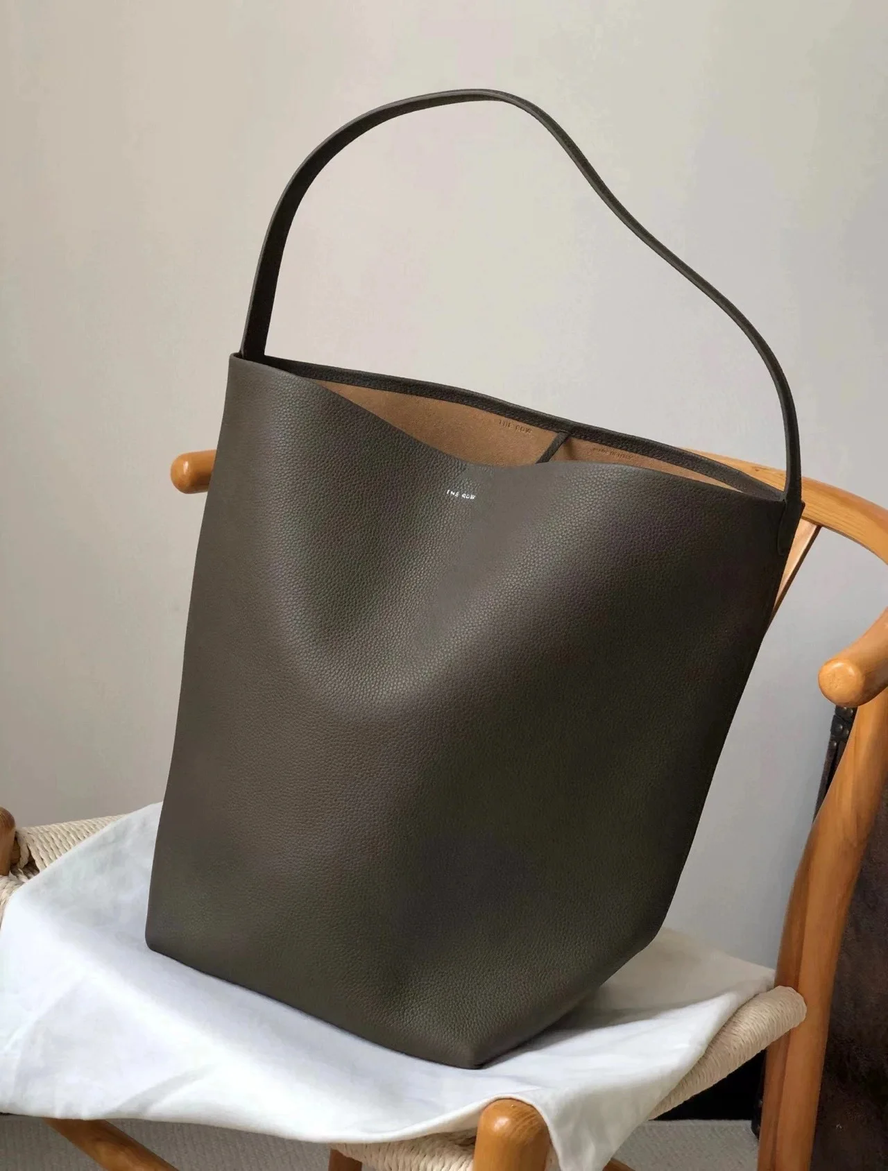 2024 New Bucket Bag Senior Shoulder Handbag Litchi Grain Cowhide Large Capacity Tote Bag Female