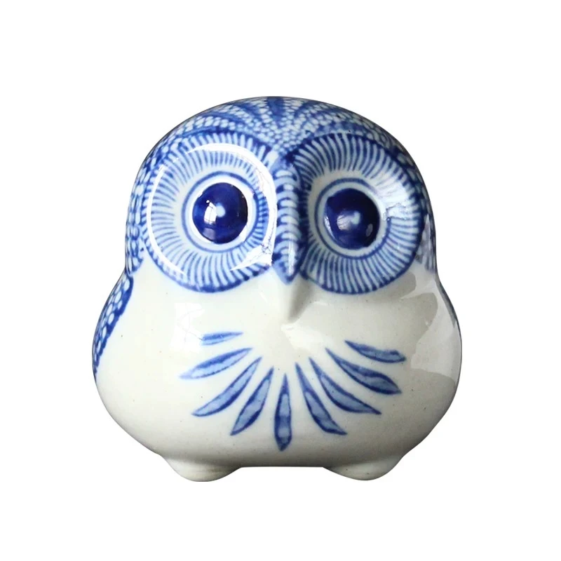 

Blue and white porcelain, ceramic handicrafts, ornaments, office desktop housewarming gift
