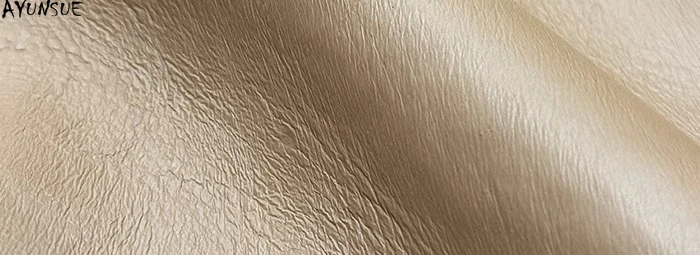 เสื้อแจ็คเก็ตหนังแท้ AYUNSUE สำหรับผู้หญิง เสื้อโค้ทขนแกะเมอริโน ขนสัตว์แท้ธรรมชาติ เสื้อโค้ทขนสัตว์อุ่นๆ สำหรับฤดูหนาว ผู้หญิง 2025