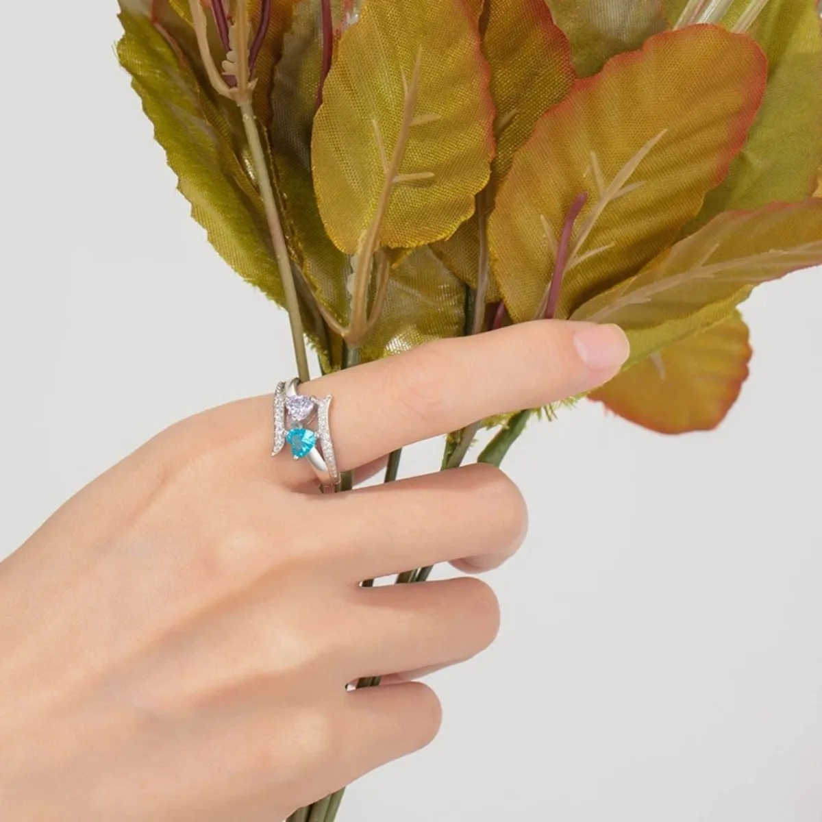 Personalisierter Ring mit Gravur und 2 Geburtssteinen für Mutter, Liebesversprechen-Ring, Individueller Namensring, Schmuck für Frauen und Ehefrauen – Detail 5