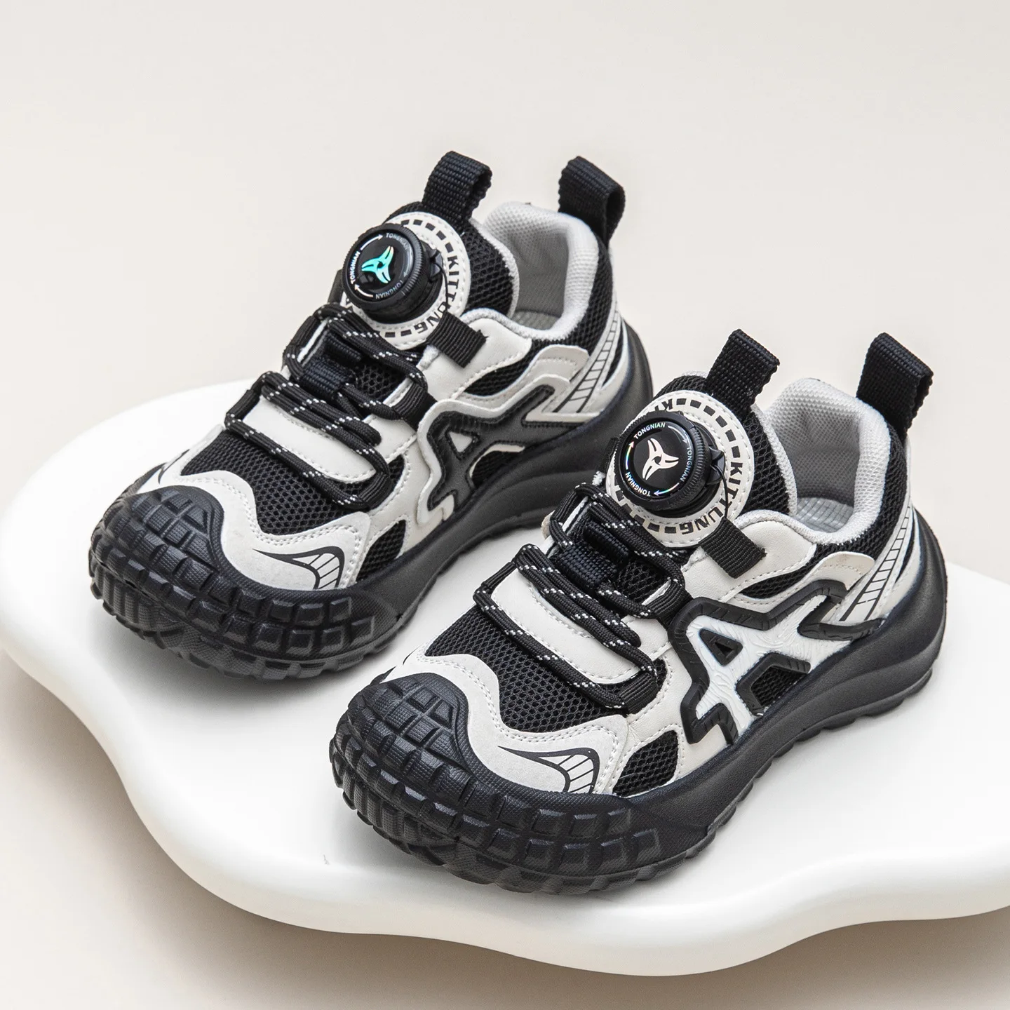 2025 Autumn New Style Boys' Shoes Children's Rotating Buckle Lightweight Anti-slip Breathable Mesh Running Sports Shoes