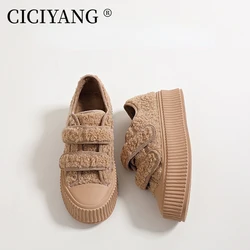 CICIYANG Sneakers da donna piatte 2024 primavera nuova moda scarpe vulcanizzate da donna breve piattaforma di peluche scarpe da studente donna Teddy Wool