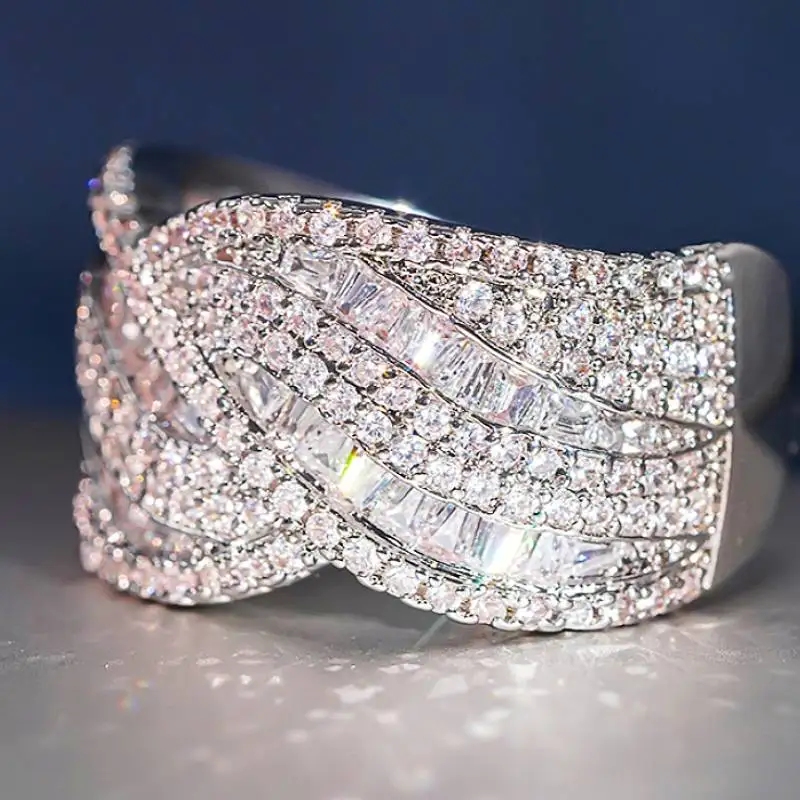 Huitan Bowknot Design Frauen Ring Voll Helle Zirkonia Luxus Party Hochzeit Weibliche Zubehör Silber Farbe Trendy Schmuck