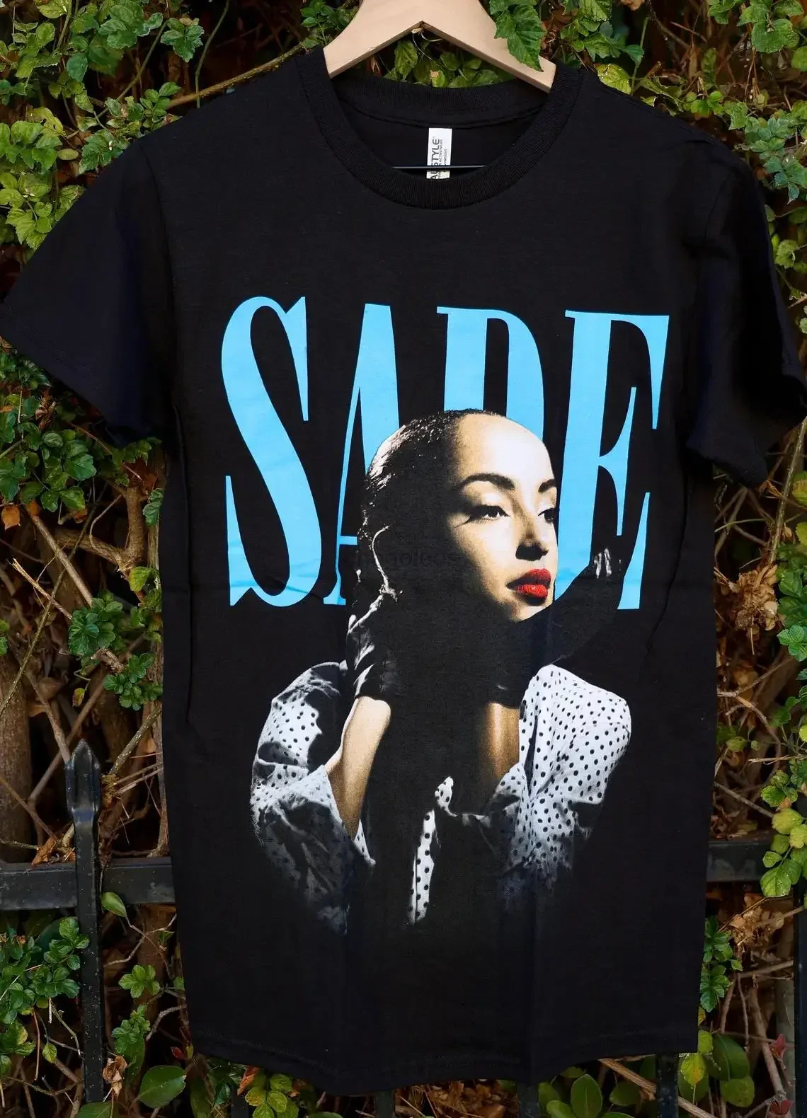 

Sade-adu-black t shirt