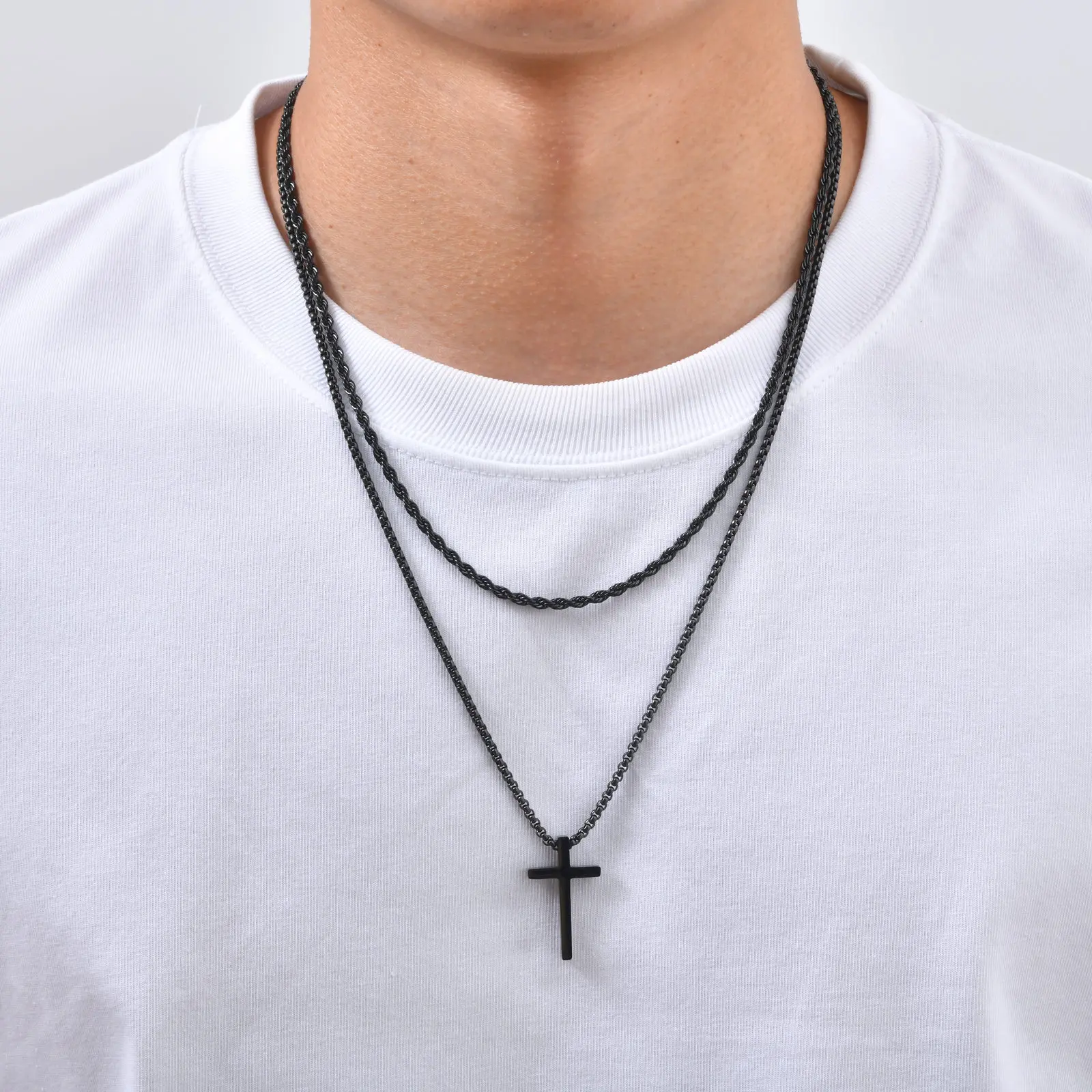 Vnox Mehrschichtige Kreuz-Halskette, Edelstahl-Mehrfachketten-Halsketten mit gedrehtem Panzerketten-Anhänger, Hip-Hop-Schmuck mit religiösem Motiv für Männer. – Detail 11