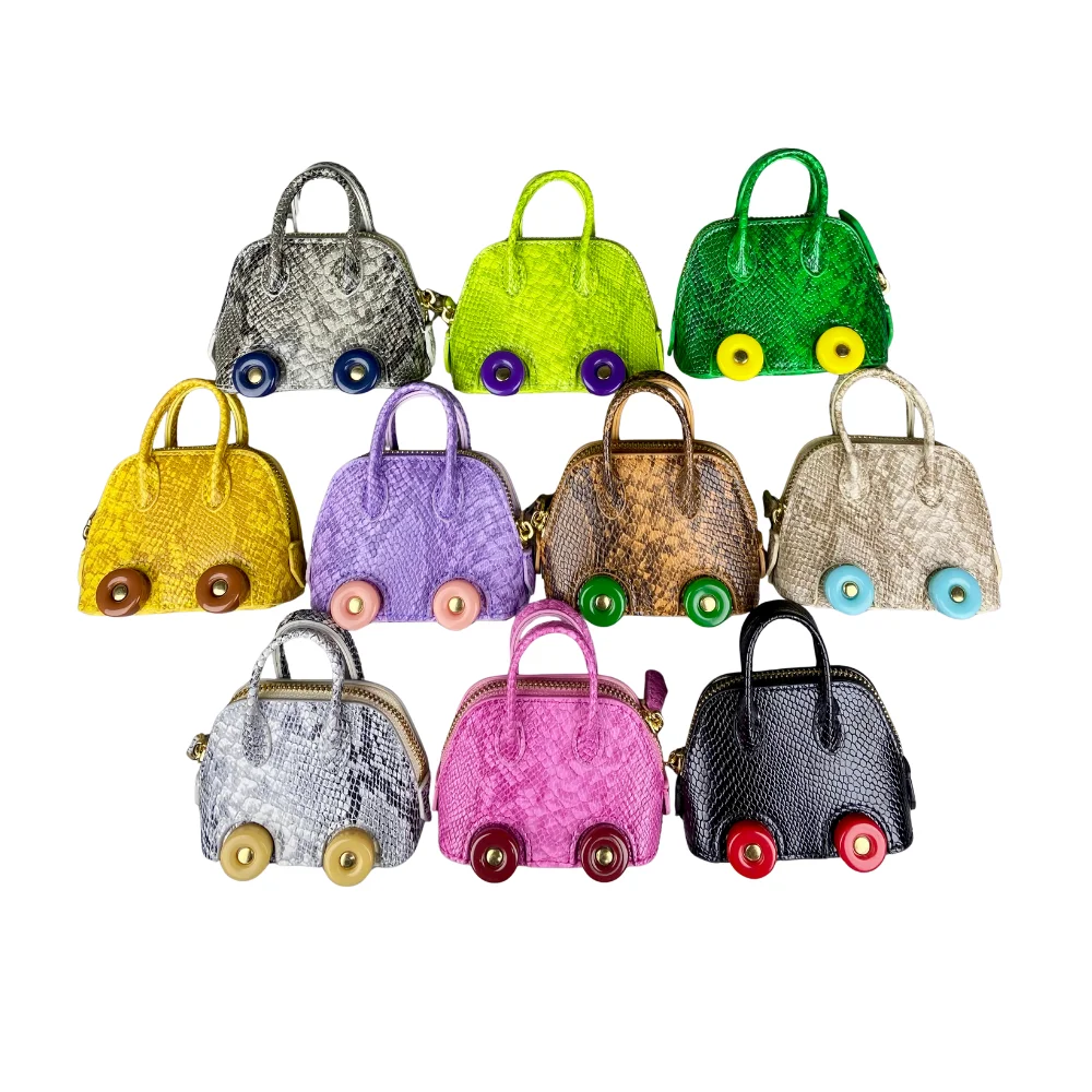 Mini-Tasche aus Leder mit Schlangenprägung – Ohrhörer- und Lippenstiftbeutel mit kontrastfarbenen Rädern – PU-Leder-Tasche Charm – ideales Geschenk für Frauen – Detail 4