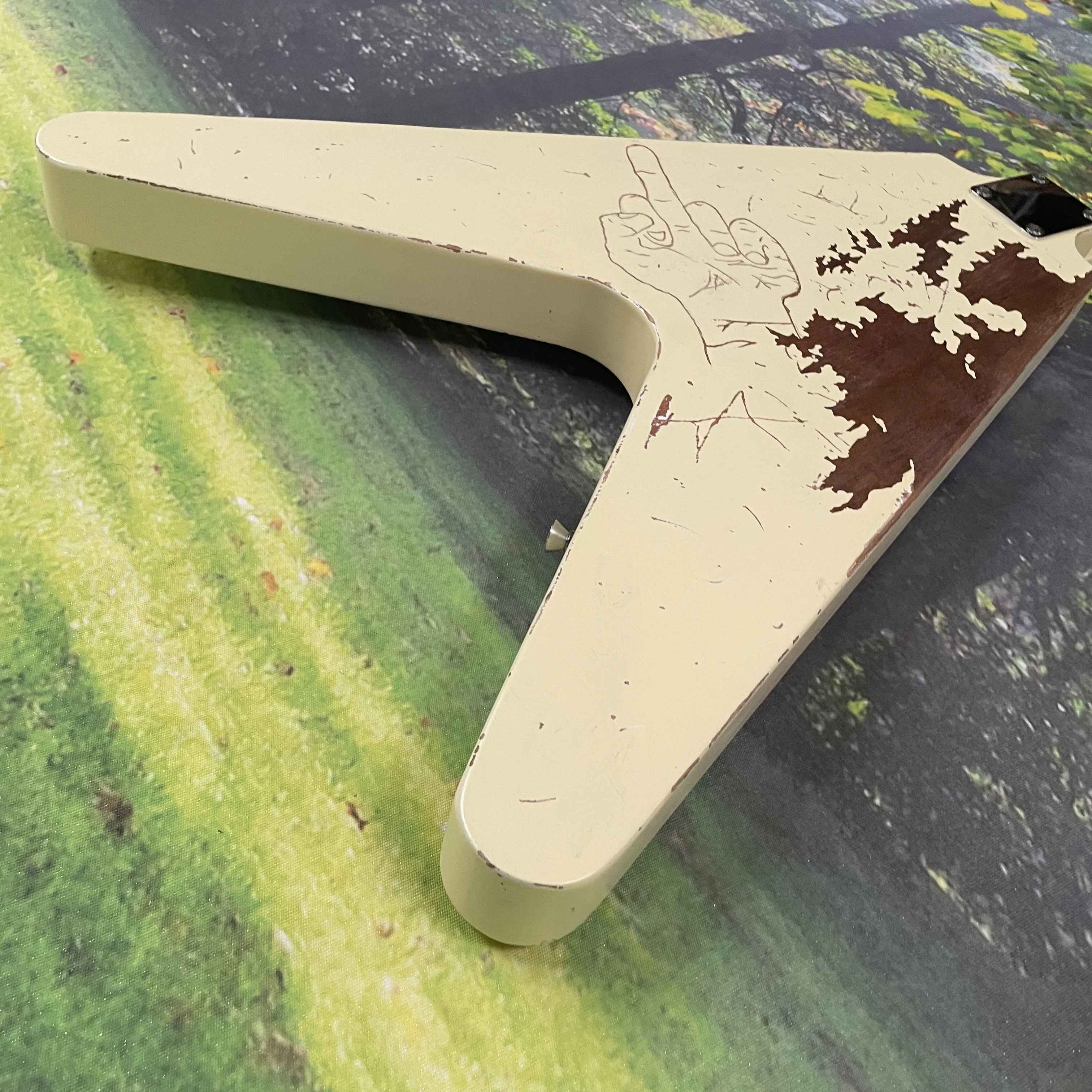 حار بيع البقايا الطائر الخامس القيثارات الكهربائية نسخة يدويا روزوود فريتس جيتار عالي الجودة