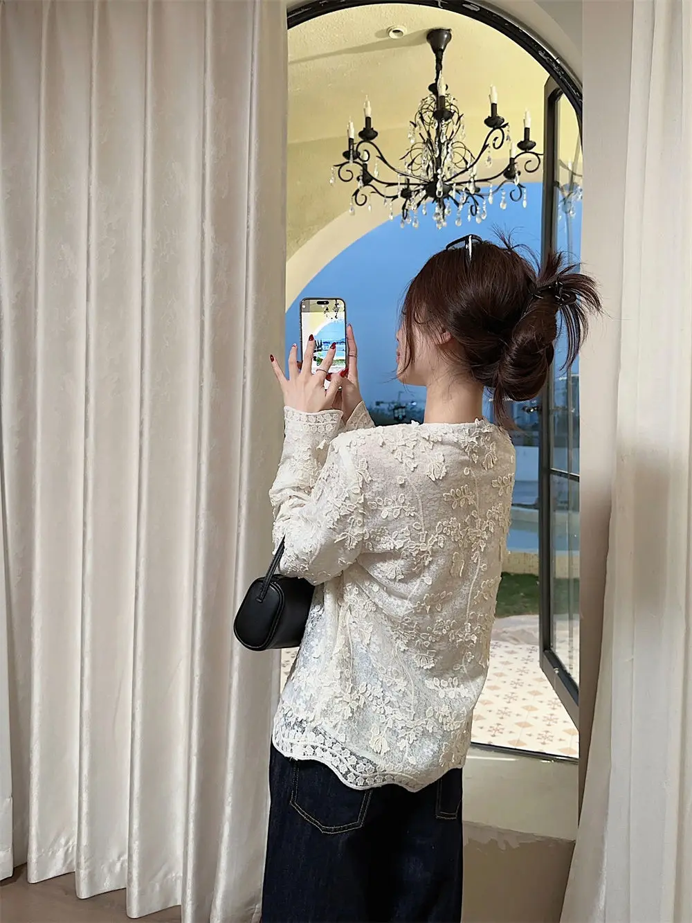 Chemises en dentelle brodée pour femmes, Vintage, manches longues, hauts pour dames, élégant, Transparent, col rond, Chic, printemps 2025