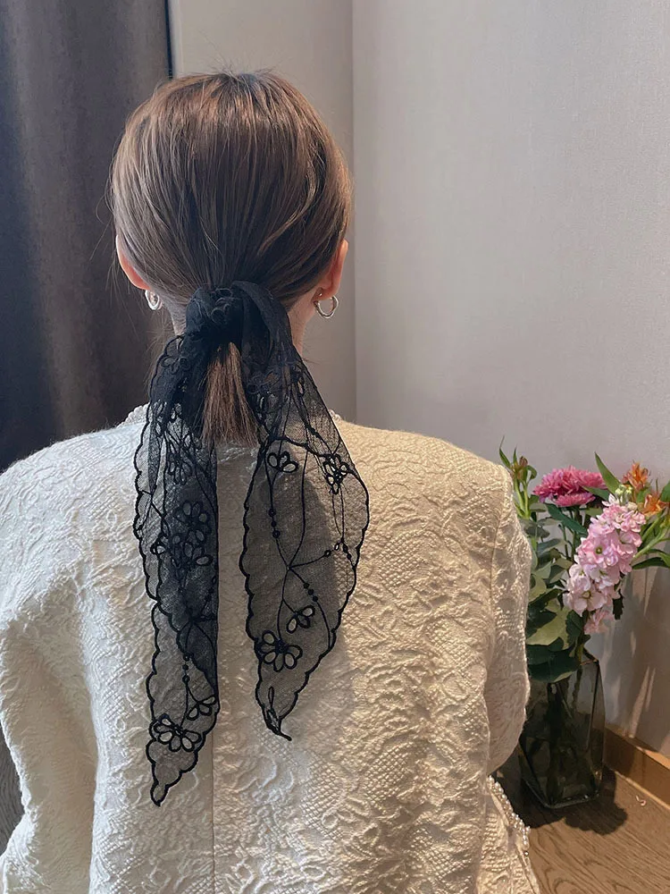 

2023Lace peacock tail silk scarf, triangular short style women, summer hair tie, sweet decorative small neck scarf with ribb
