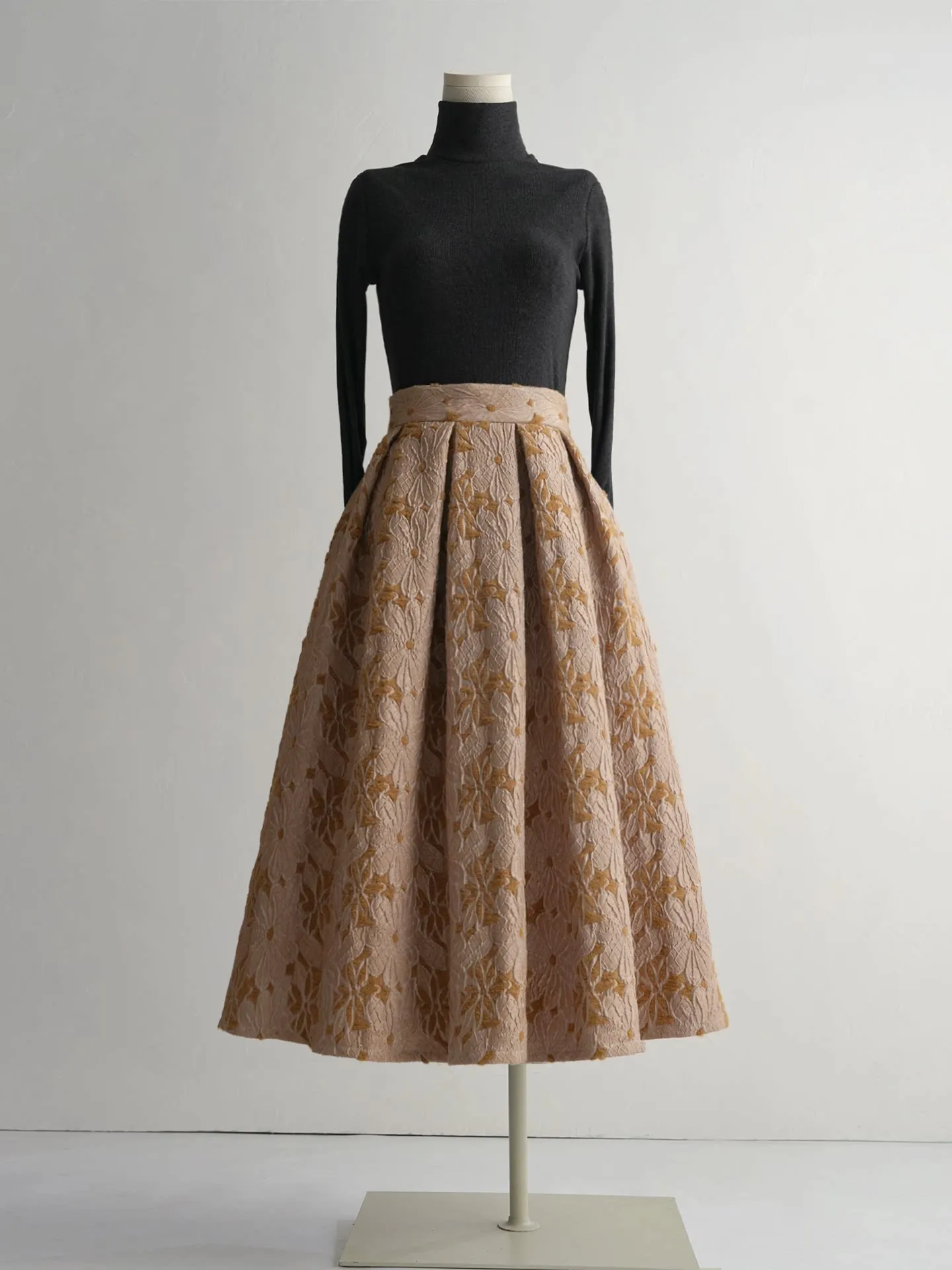 2026 New Spring Autumn Vintage Embroidery Jacquard Ultra Long A-line Skirt All-match High Waist Elegant Women Pleated Skirts