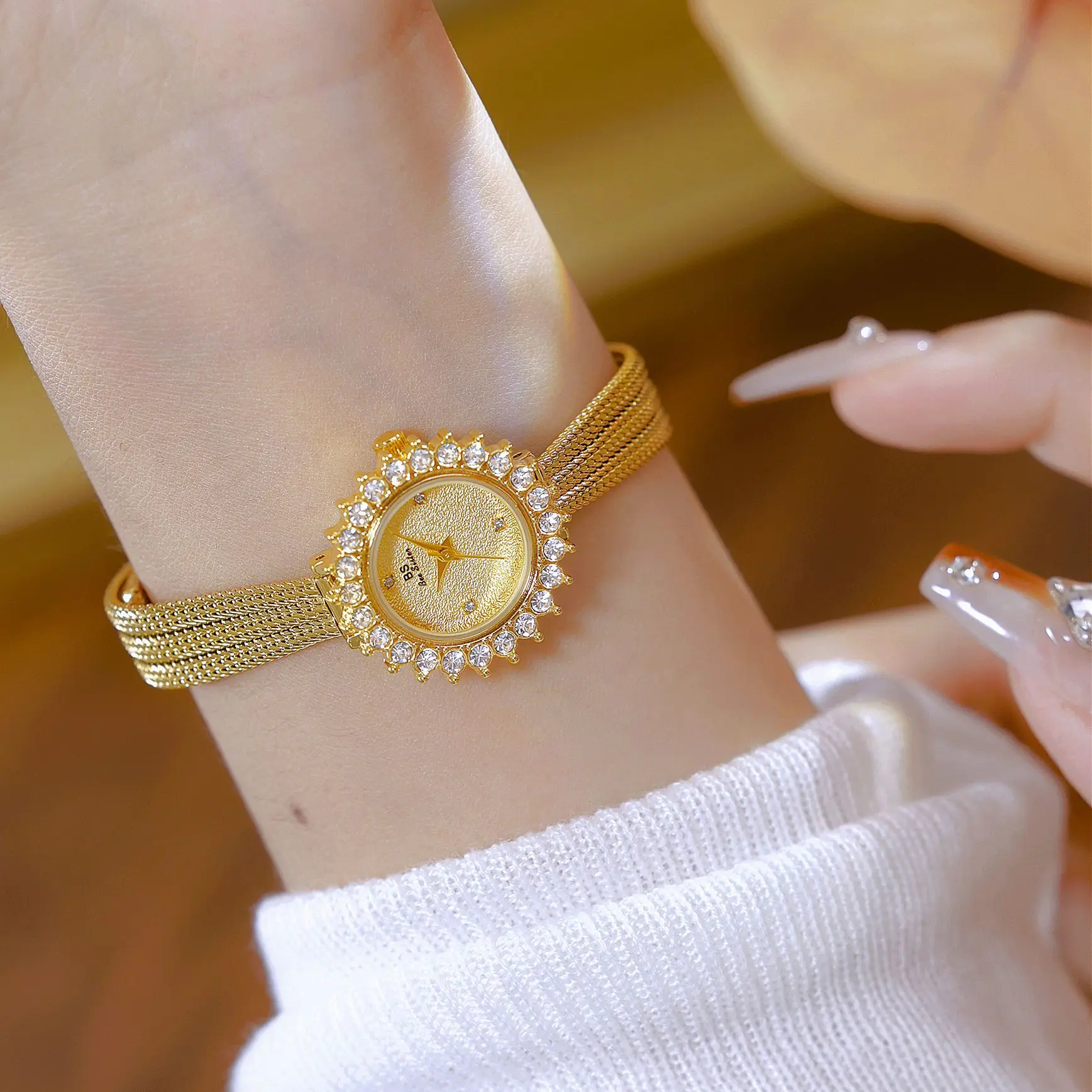 New Retro-Style Cosmos Flower Watch Elegant Women'S Watch, Perfect For Women'S Wear, A Gift For Women, Fashionable Quartz Watch.