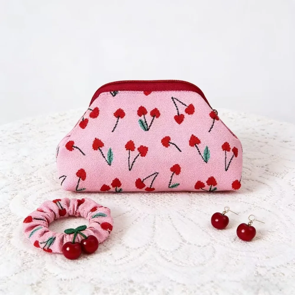Neue Damenhandtasche mit Kirschstickerei, Modische und Praktische Stricktasche, Vielseitige Pendler-Cloud-Tasche. – Detail 5