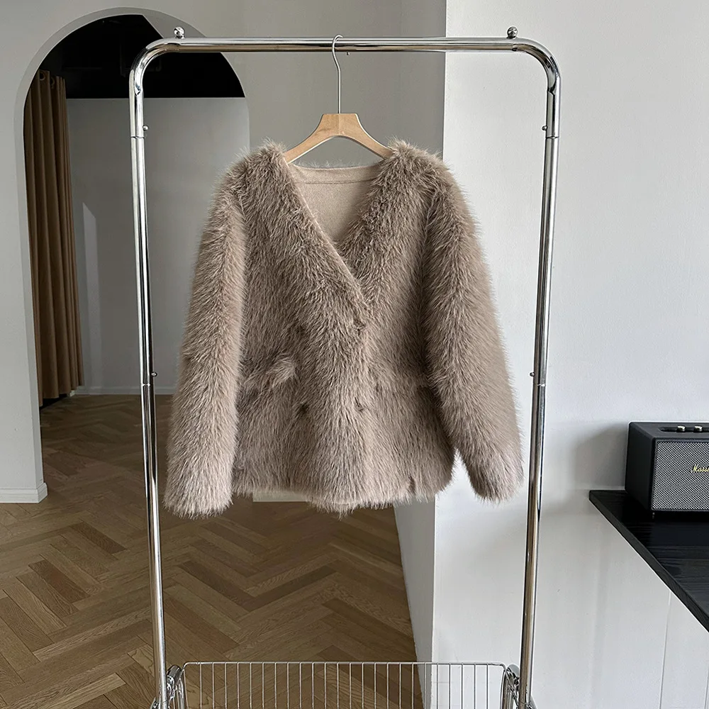 Extravagant warm and environmentally friendly fur women's 2024 winter new Korean version V-neck casual and fashionable coat