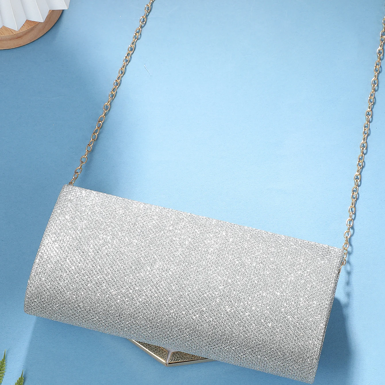 حقيبة سهرة عصرية جديدة أنيقة ذات ثنيات لحفلات الزفاف وحفلات الزفاف وحقيبة يد أنيقة بكتف واحد وسلسلة كروس