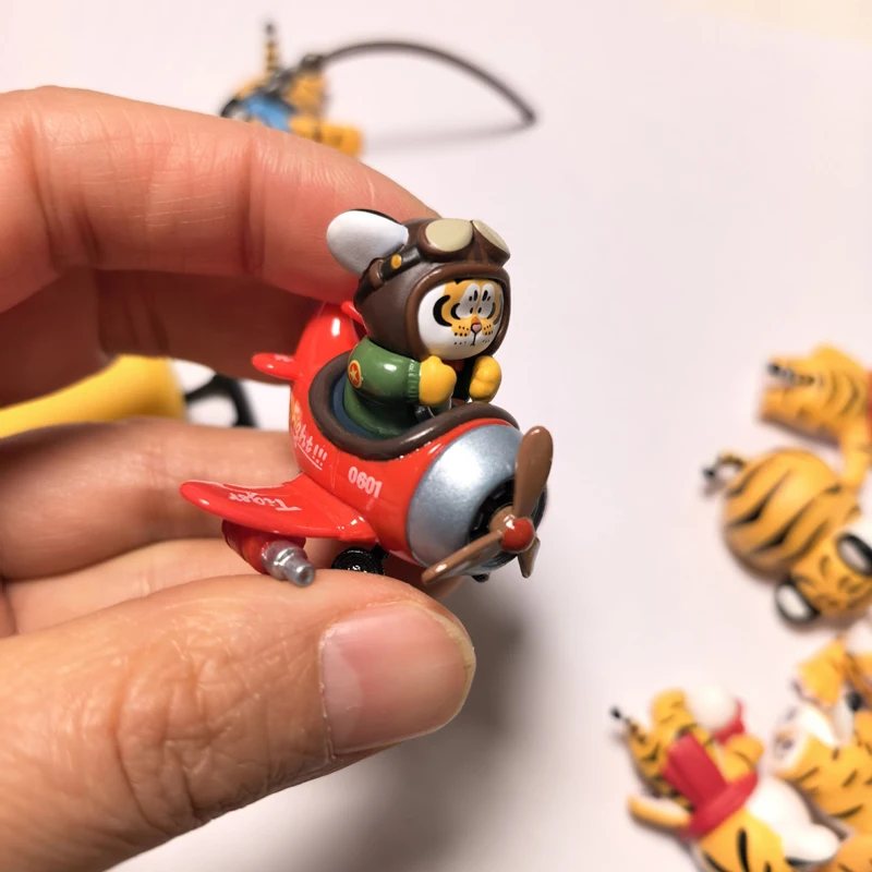 Kawaii Mini Schattig Verrassing Dier Aanbiddelijk Huilende Tijger Pilotenkoffer Figuur Cartoon Huisdier Vriend Zeldzaam Beperkte Collectie Speelgoed Cadeau