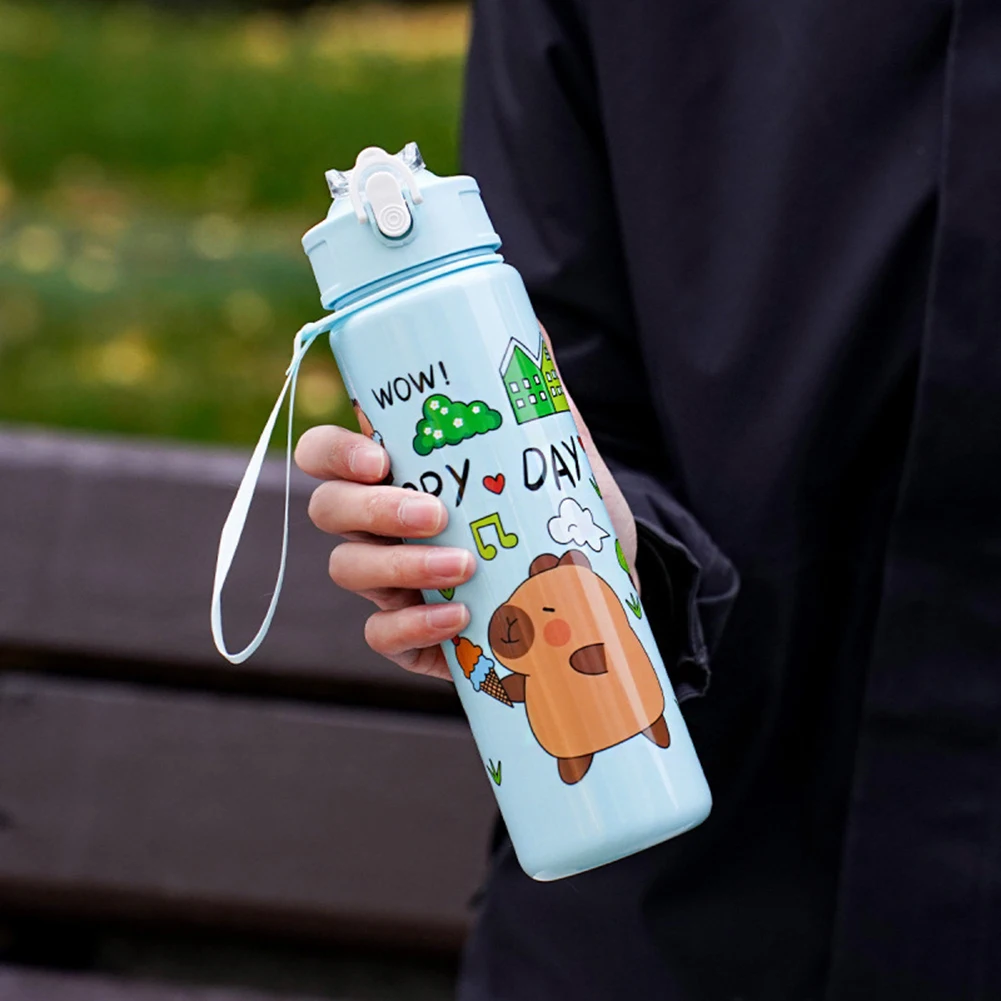 700 ml Capybara süßer Wasserbecher mit Strohhalm und Griff, Sportwasserflasche, tragbare Trinkflasche für Jungen und Mädchen, täglicher Gebrauch