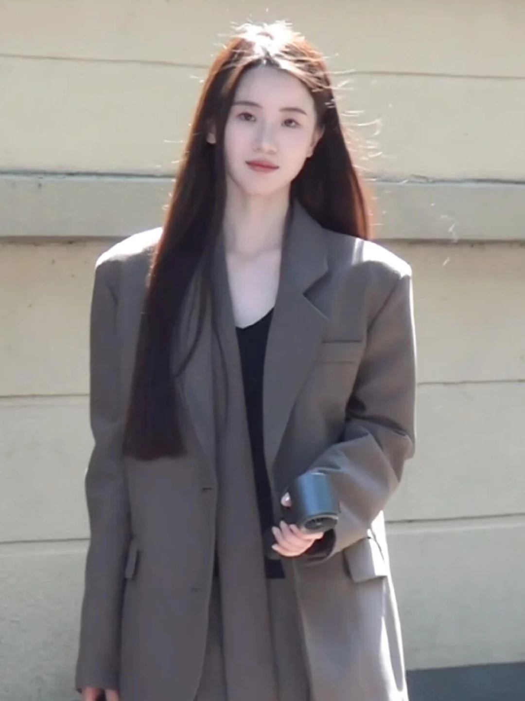 

Корейский студенческий женский осенний костюм с плиссированной юбкой и высокой талией, повседневный антивозрастной персональный комплект из двух предметов, моющийся...