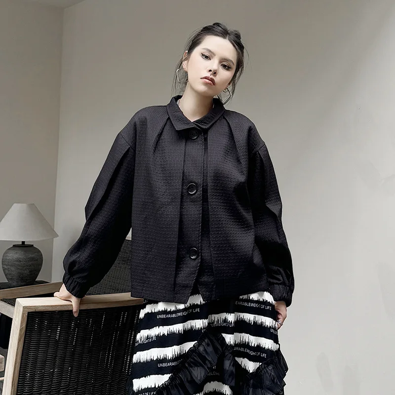 

Japanese retro niche design, small floral short jacket, autumn new loose casual versatile top