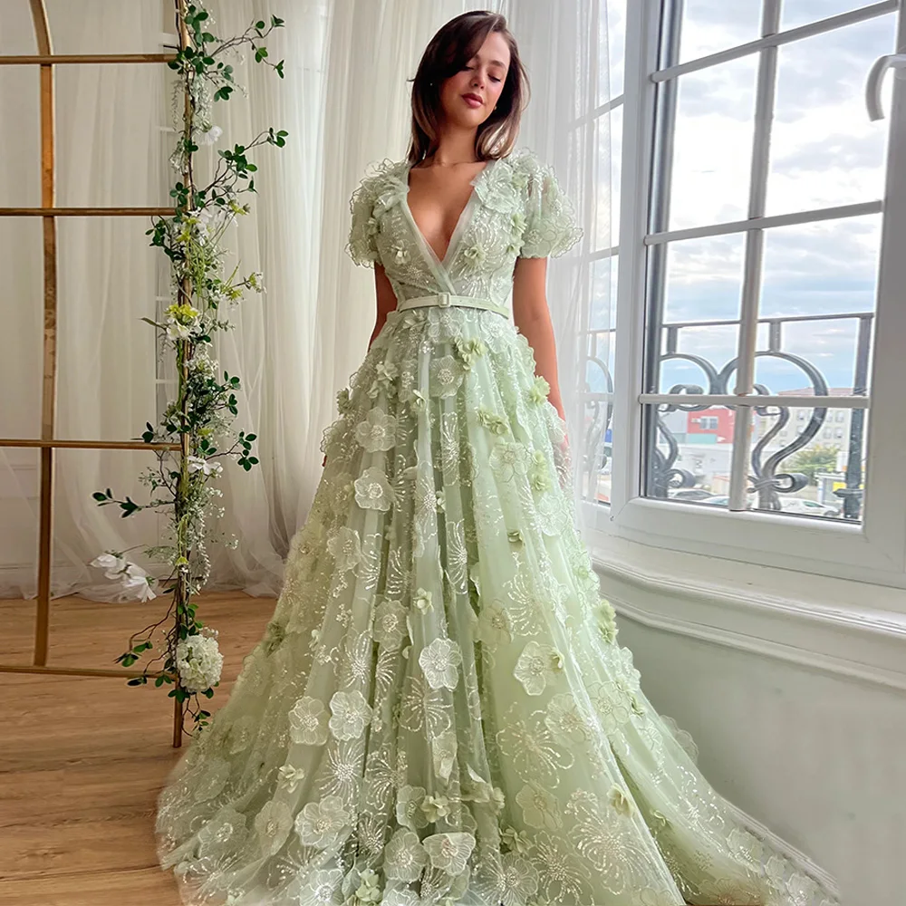 فساتين سهرة رائعة من الدانتيل على شكل زهرة لامعة مخصصة بأكمام قصيرة ورقبة على شكل V مطرز بالخرز على شكل حرف A فستان حفلة عيد الميلاد